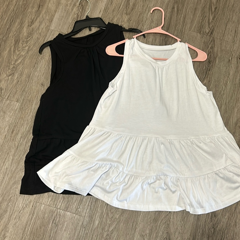 Bundle of two Amazon tanks size M